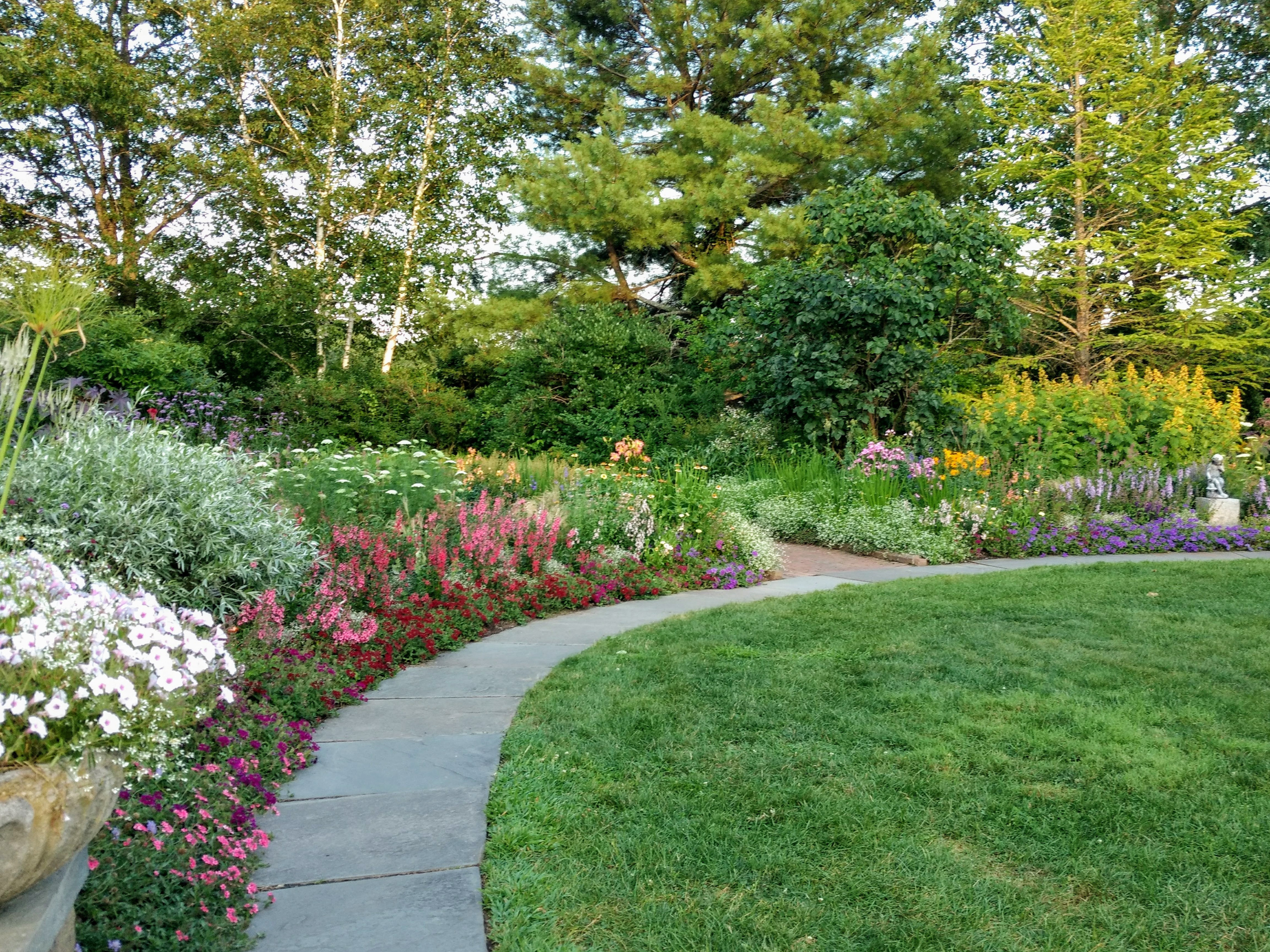 Благоустройство участка частного дома в Уссурийске и Приморском крае